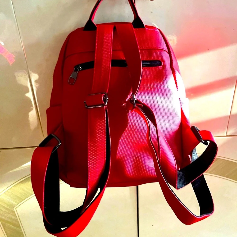 ARMISE GOLD elegant design red and black backpack.